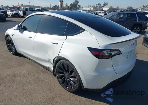 2023 Tesla Model Y z USA, uszkodzony, nr VIN 7SAYGDEFXPF801908